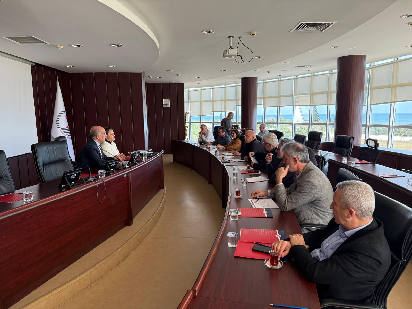 Akademik Birim Yöneticileri ile YÖK Bayrak Başvuru Bilgilendirme Toplantısı